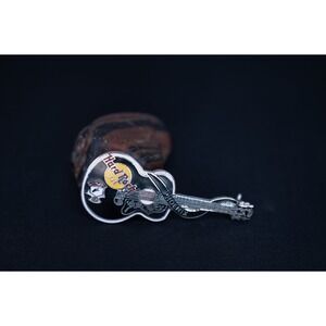 Hard Rock‎ Cafe pin Phoenix 1998 ELVIS PRESLEY Black GUITAR PIN Dead Rocker